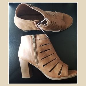 Report new high Heels sandals